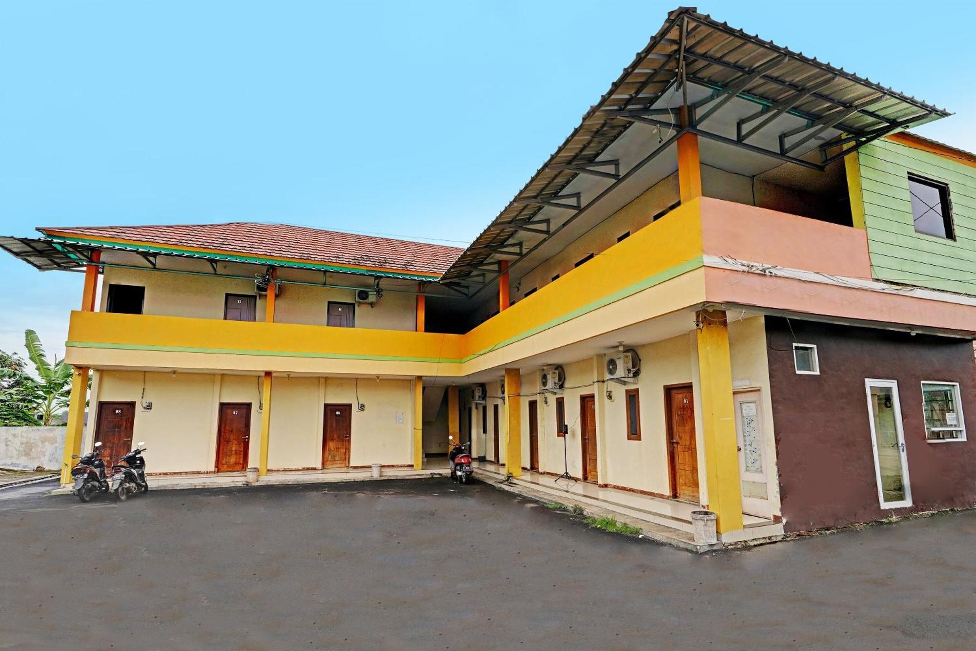 Oyo 91955 Pondokan Cempaka Cirebon Exterior foto