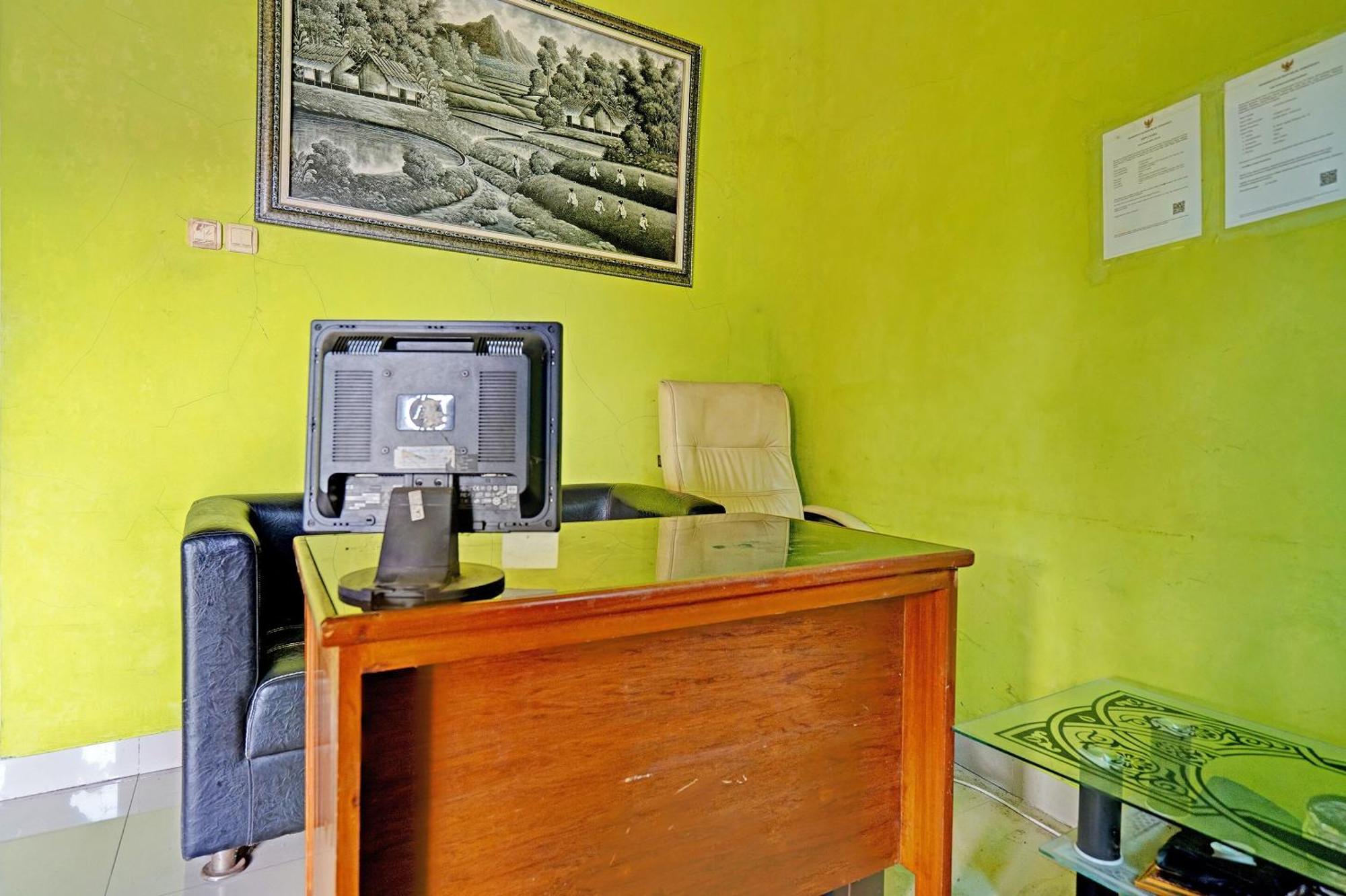 Oyo 91955 Pondokan Cempaka Cirebon Exterior foto